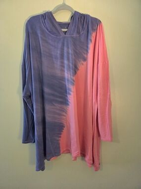 Lane Bryant LIVI Active Tie-Dye Hooded Tunic Top in Purple and Pink